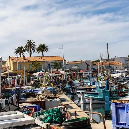 A 100 M De La Tatil Evi *
