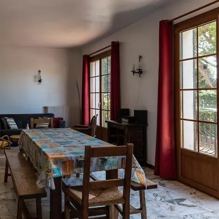 A 100 M De La Six-Fours-les-Plages