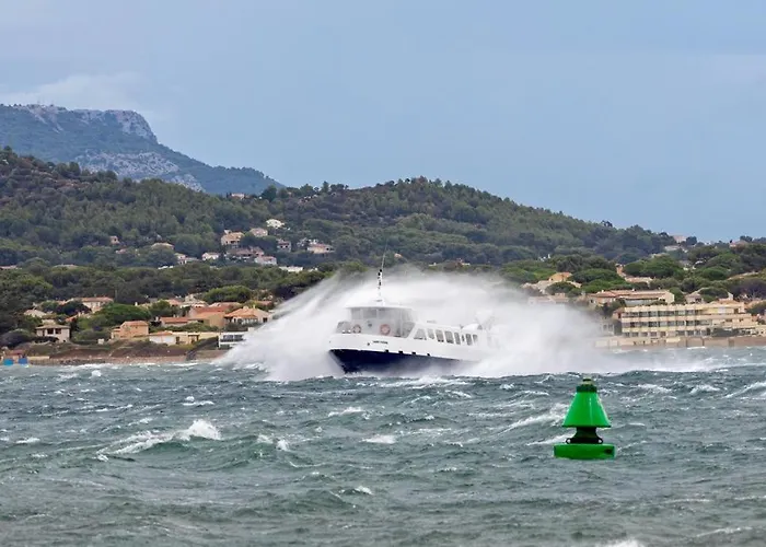 A 100 M De La * Сис-Фур-Ле-Пляж