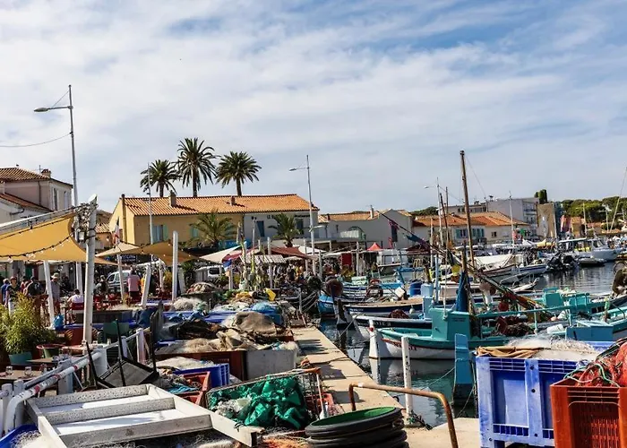 A 100 M De La Дом отдыха *