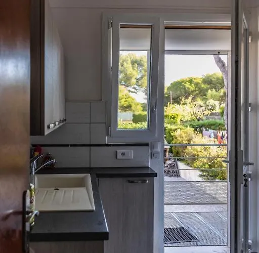 A 100 M De La Дом отдыха *