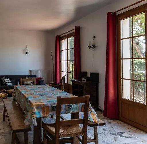 A 100 M De La Сис-Фур-Ле-Пляж