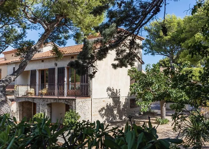 A 100 M De La Дом отдыха