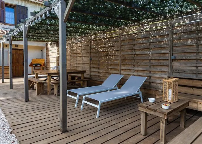 A 100 M De La Дом отдыха *